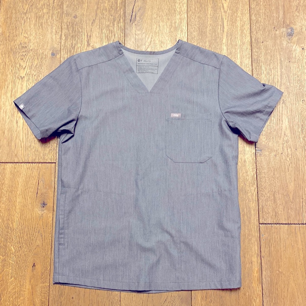 Figs Graphite Chisec Three-Pocket Scrub Top